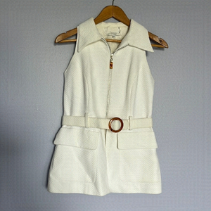 White texture vest